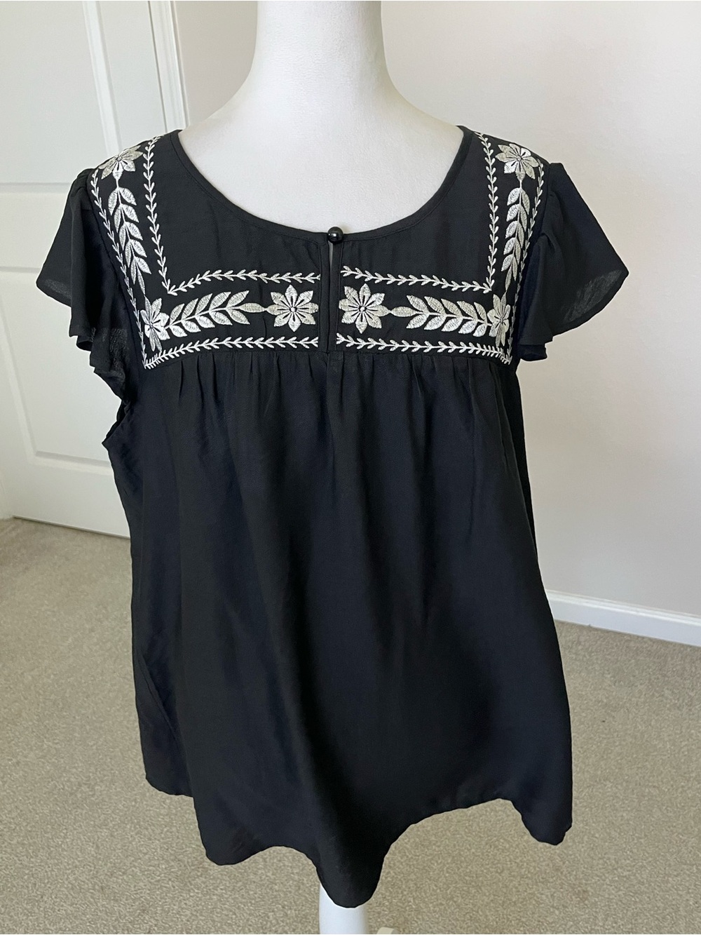 NWT BloomChic Black Embroidered Flutter Sleeve Top Size 14-16